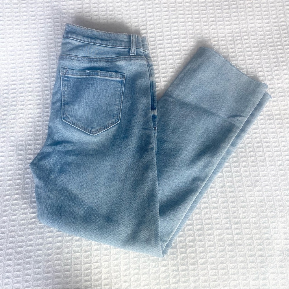 Kensie Women's the slim Straight Leg Jeans in Soft Blue size 10 / 30
